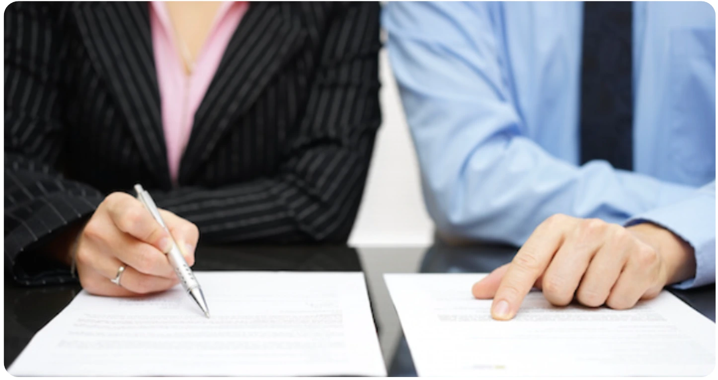 Business partners signing an operating agreement